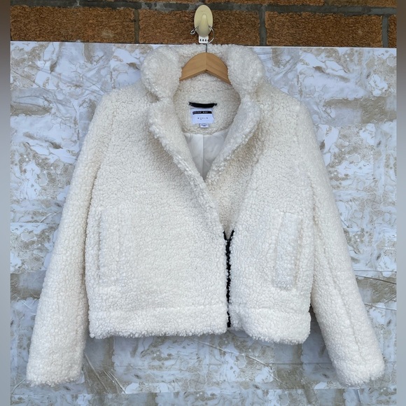 Noisy May sherpa cream cropped boxy style  size small jacket - Picture 1 of 10